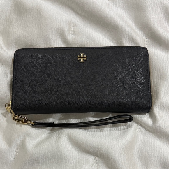 Tory Burch Handbags - Tory Burch Black Zip Wallet with Gold Accents